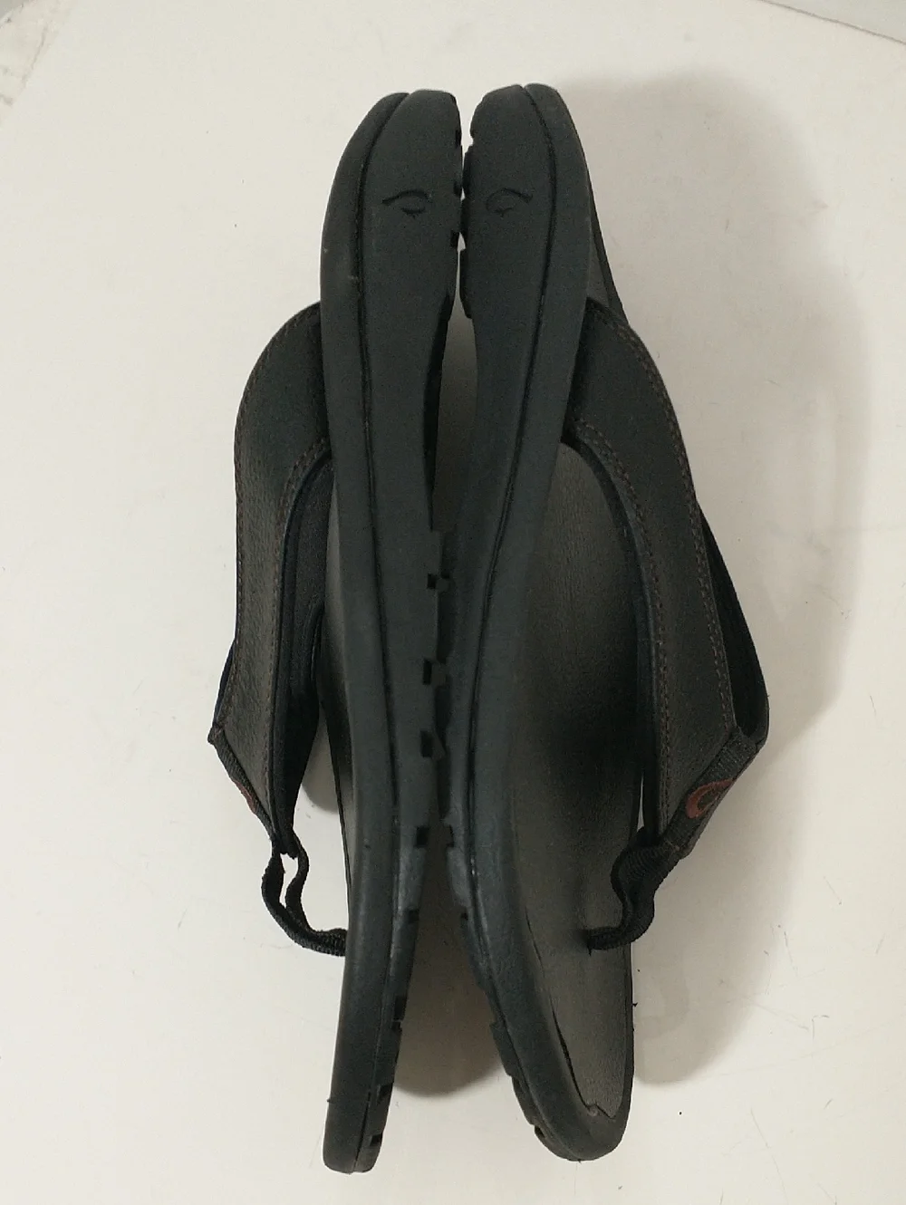 LIKE‎ NEW OluKai Leather Ohana Men's Flip Flop, Size 7, Black, Beach, Vacation